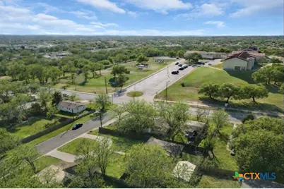 801 1/2 E Avenue C, Lampasas, TX 76550 - Photo 5