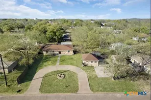 801 1/2 E Ave C, Lampasas, TX 76550 - Photo 1