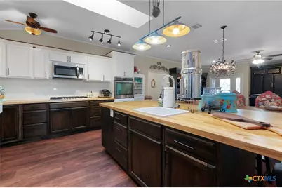 801 1/2 E Avenue C, Lampasas, TX 76550 - Photo 11