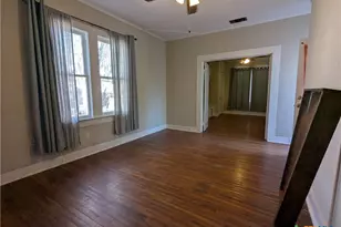 207 W 5th St, Lampasas, TX 76550 - Photo 15