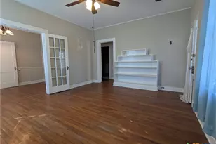 207 W 5th St, Lampasas, TX 76550 - Photo 5