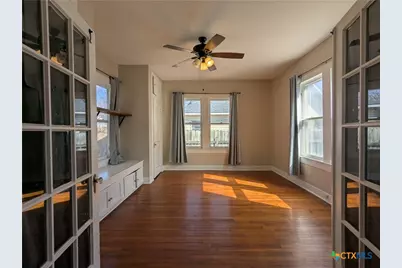 207 W 5th Street, Lampasas, TX 76550 - Photo 11