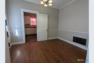 207 W 5th Street, Lampasas, TX 76550 - Photo 7