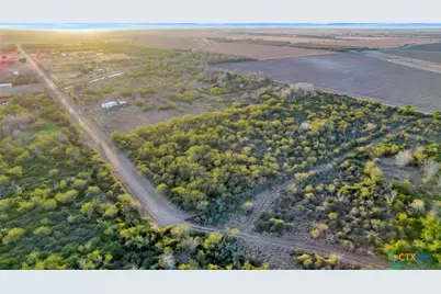 000 Rabbit Run Road, Victoria, TX 77905 - Photo 5