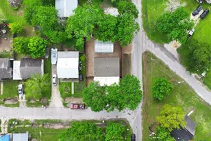402 E Virginia Ave, Seadrift, TX 77983 - Photo 39