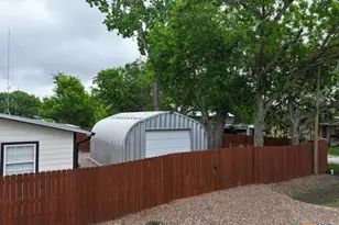 402 E Virginia Ave, Seadrift, TX 77983 - Photo 35