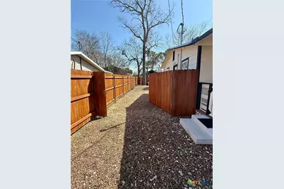 402 E Virginia Avenue, Seadrift, TX 77983 - Photo 29
