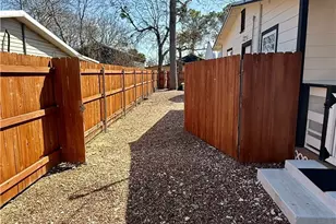 402 E Virginia Ave, Seadrift, TX 77983 - Photo 29