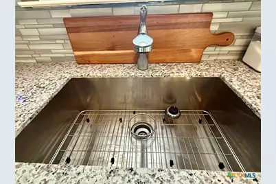 402 E Virginia Avenue, Seadrift, TX 77983 - Photo 15