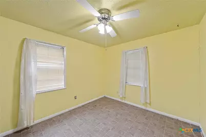 518 E Avenue G, Rosebud, TX 76570 - Photo 13