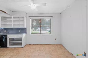 518 E Avenue G, Rosebud, TX 76570 - Photo 7