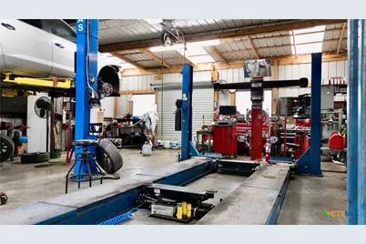 1208 E Kingsbury Street, Seguin, TX 78155 - Photo 7