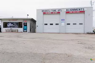 1208 E Kingsbury St, Seguin, TX 78155 - Photo 1