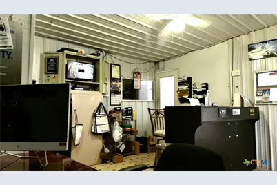 1208 E Kingsbury Street, Seguin, TX 78155 - Photo 5