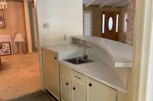 727 Brookhollow Dr, Port Lavaca, TX 77979 - Photo 15