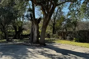 727 Brookhollow Dr, Port Lavaca, TX 77979 - Photo 5