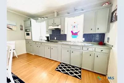 28 N Blackburn Avenue, Port Lavaca, TX 77979 - Photo 3