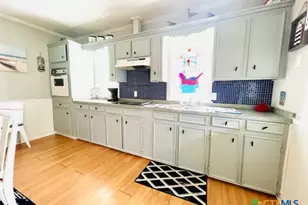 28 N Blackburn Ave, Port Lavaca, TX 77979 - Photo 3