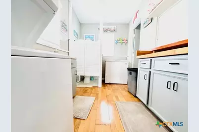 28 N Blackburn Avenue, Port Lavaca, TX 77979 - Photo 5