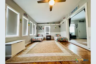 28 N Blackburn Avenue, Port Lavaca, TX 77979 - Photo 9