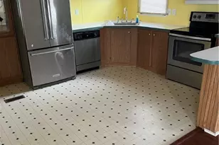 104 S Peach St, Seadrift, TX 77983 - Photo 5