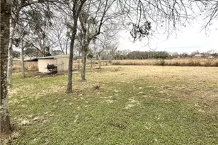 104 S Peach St, Seadrift, TX 77983 - Photo 3