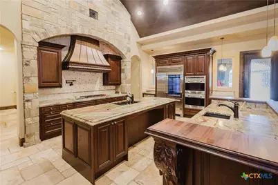 1024 Spanish Trail, New Braunfels, TX 78132 - Photo 9