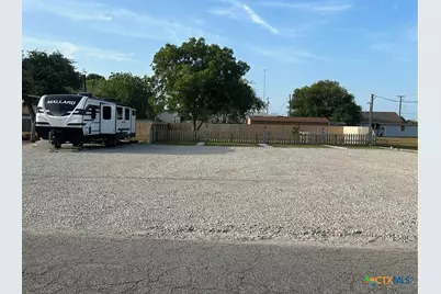 507 E Plasuela Street, Refugio, TX 78377 - Photo 3