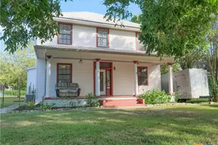 205 and 207 Hubbard St, Yoakum, TX 77995 - Photo 3