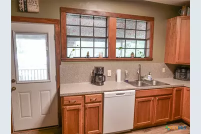 205 and 207 Hubbard Street, Yoakum, TX 77995 - Photo 17