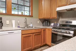 205 and 207 Hubbard St, Yoakum, TX 77995 - Photo 19