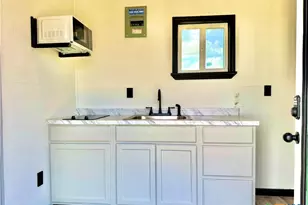 1118 Co Rd 447, Waelder, TX 78959 - Photo 23