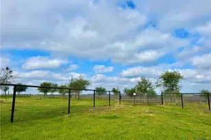 1118 Co Rd 447, Waelder, TX 78959 - Photo 9