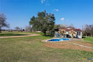 2419 US Hwy 87 Hwy, Cuero, TX 77954 - Photo 23