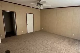 410 Henrietta St, Yoakum, TX 77995 - Photo 13