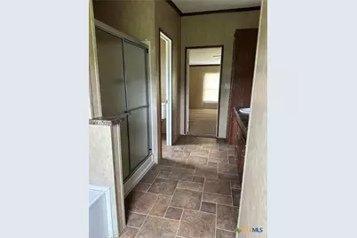 410 Henrietta Street, Yoakum, TX 77995 - Photo 9