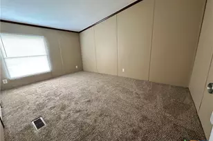 410 Henrietta St, Yoakum, TX 77995 - Photo 15