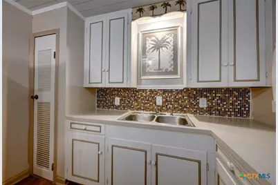 713 N Kossuth Street, Rockport, TX 78382 - Photo 11