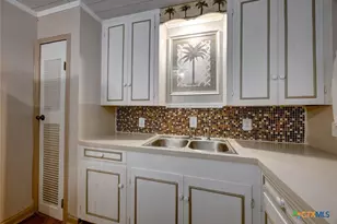 713 N Kossuth St, Rockport, TX 78382 - Photo 11