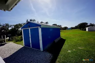 513 N 16th St, Port O'Connor, TX 77982 - Photo 9