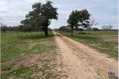 2292 Garrett Road Street, Yoakum, TX 77995 - Photo 3