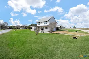 2749 W Bayshore Dr, Palacios, TX 77465 - Photo 5