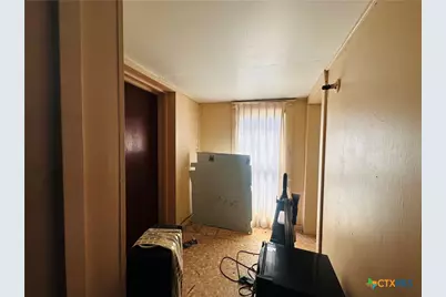 1002 Hopkins Street, Yoakum, TX 77995 - Photo 17