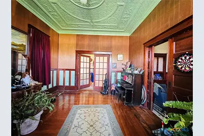 1002 Hopkins Street, Yoakum, TX 77995 - Photo 1