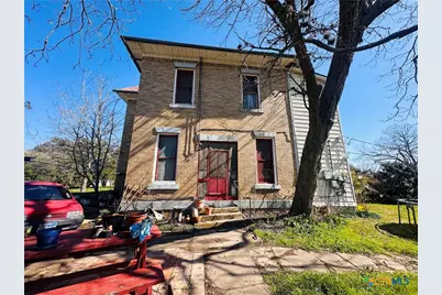 1002 Hopkins Street, Yoakum, TX 77995 - Photo 19