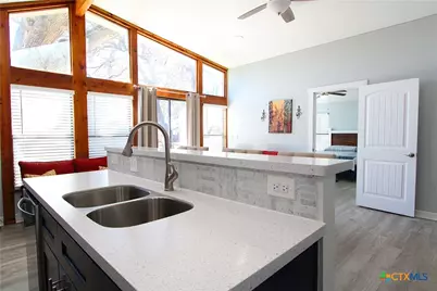 805 W 7th Avenue, Belton, TX 76513 - Photo 3