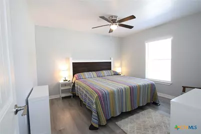 805 W 7th Avenue, Belton, TX 76513 - Photo 9