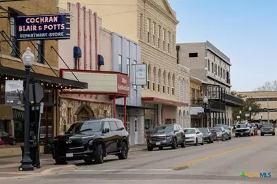 219 E Central Avenue, Belton, TX 76513 - Photo 5