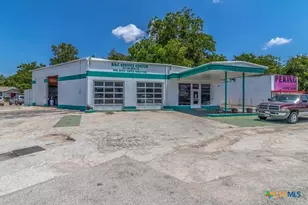 211 N Business Ih 35, New Braunfels, TX 78130 - Photo 1