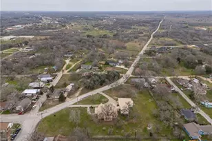 222 Myrtle Ave, Luling, TX 78648 - Photo 43